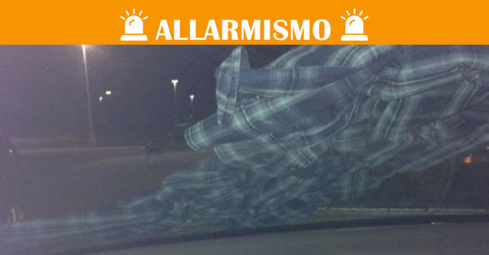 camicia sul parabrezza