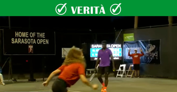 sesso interrompe partita di tennis